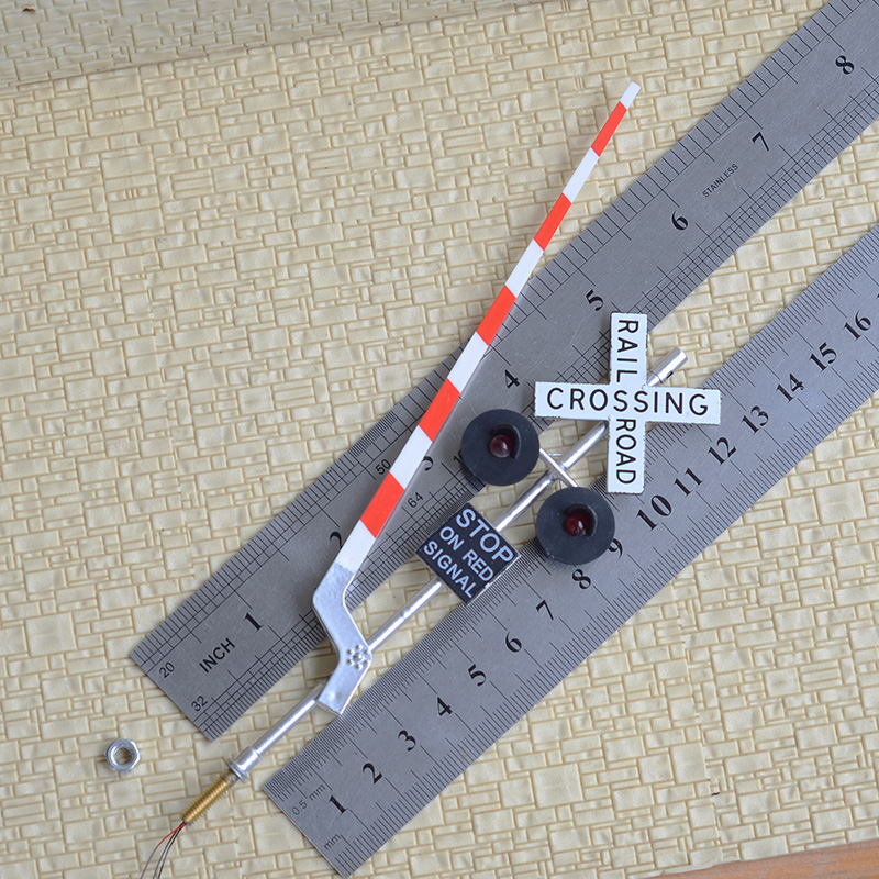 2x N Scale Model Railroad Crossing Signal Gates – 4 Heads + Flasher – #NS40 – Brass, Pre-built