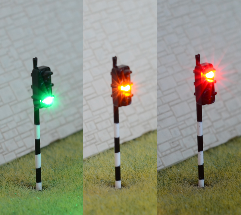 thumbnail image 2 of 2x HO/OO Scale Model Railroad Traffic Signal Lights - LED Lamps With Stand 2 of 3
