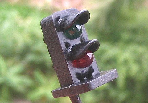 thumbnail image 2 of HO Scale 2mm LED Dwarf Signals – 2 Aspects Green Over Yellow – Railway 5pc 2 of 3