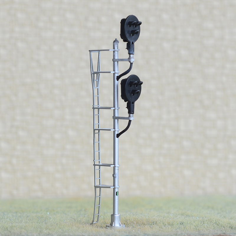 thumbnail image 2 of HO Scale 3-Color Block Signal With Sunshields – Fine Metal 2-Target Model #F2 2 of 4